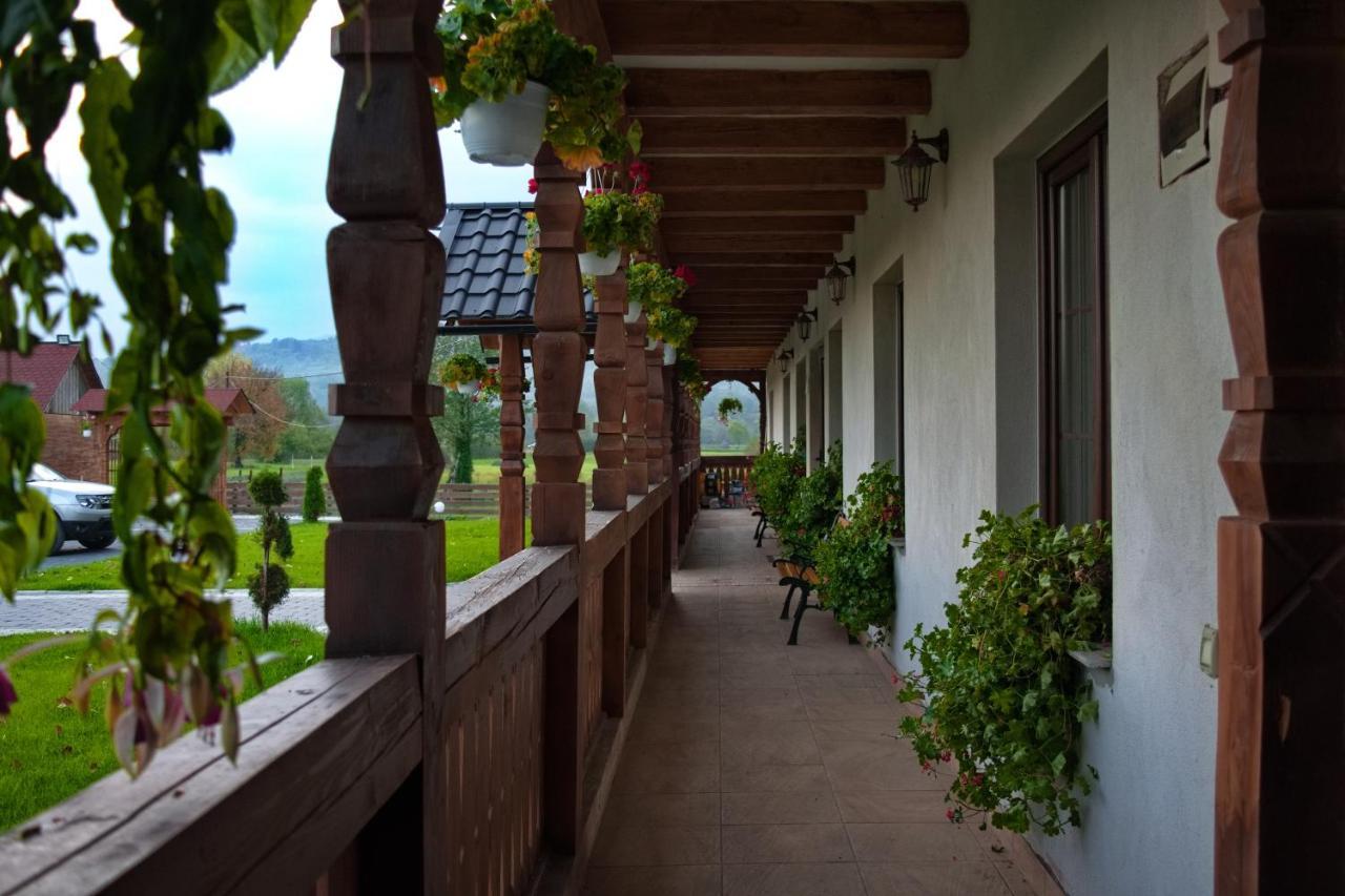 Conacul Cosaului Hotel Feresti Exterior foto